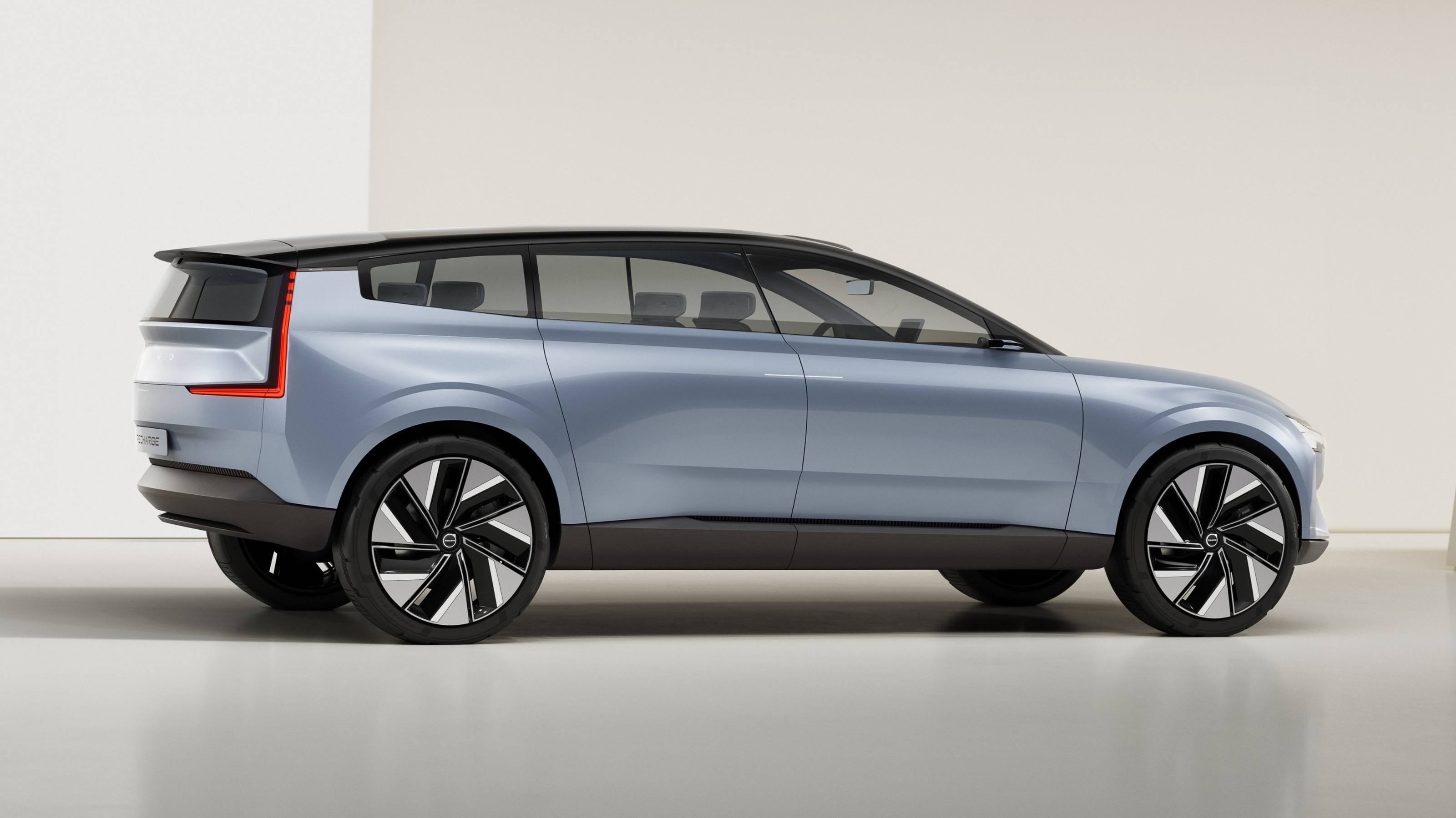 Volvo Concept Recharge side