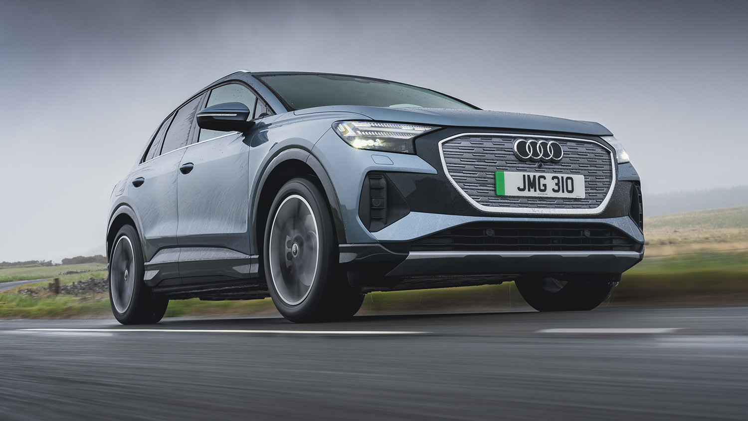 Audi Q4 e-tron front end dynamic