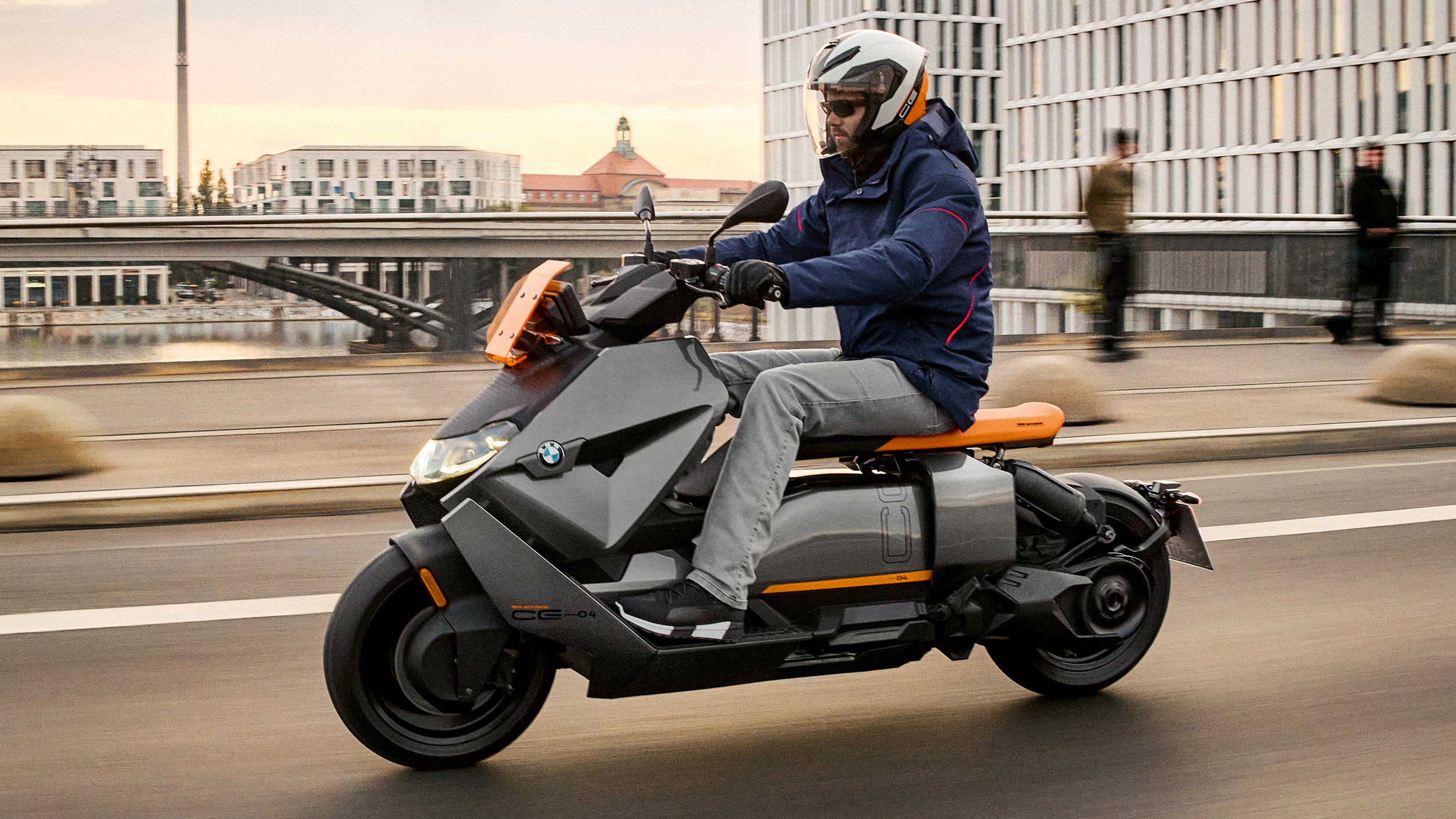 BMW CE 04 e-scooter 2021 Top Gear