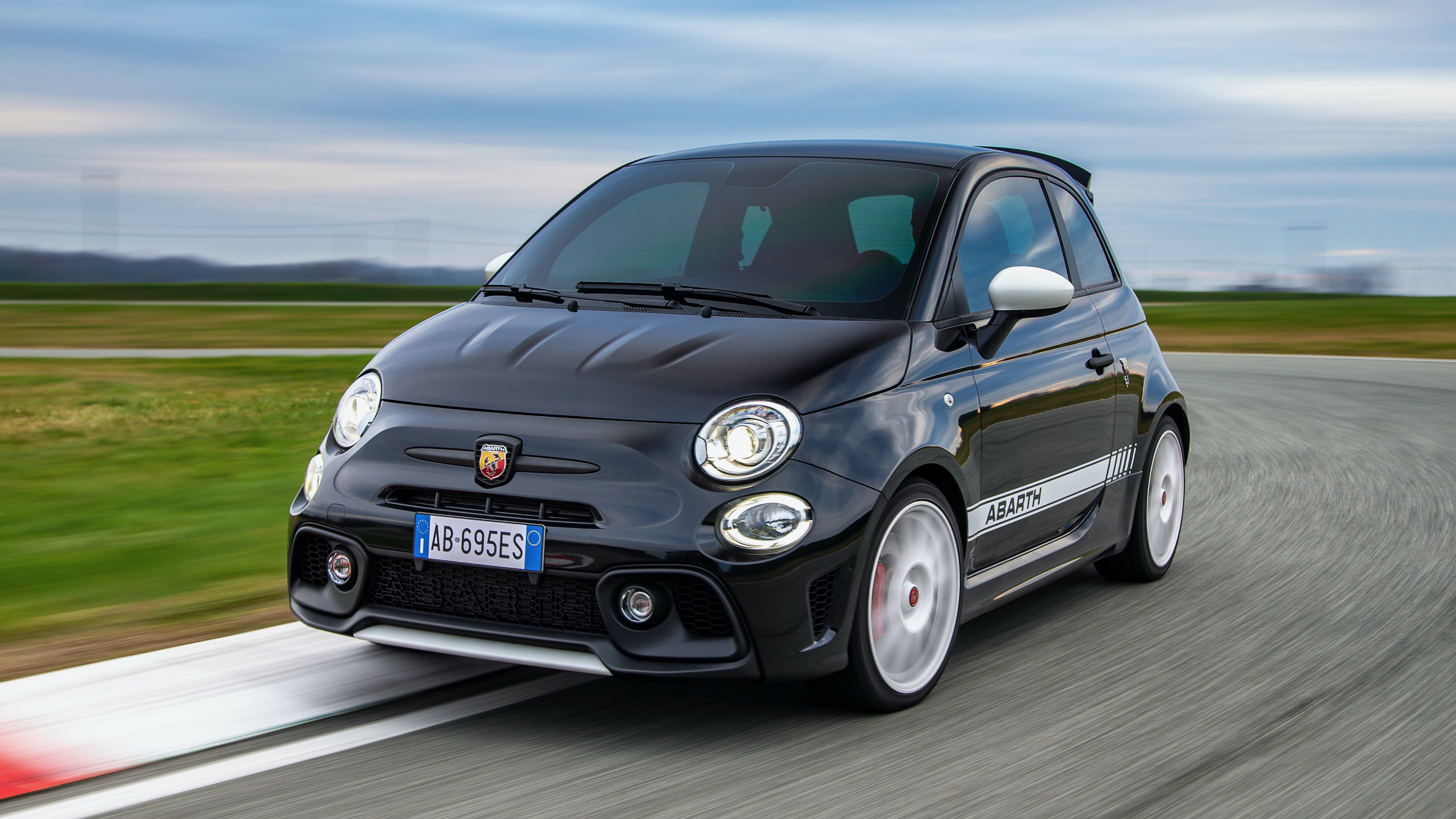 Abarth 695 Esseesse front