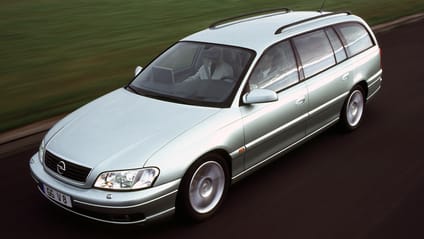 Opel Omega V8.com front three-quarters