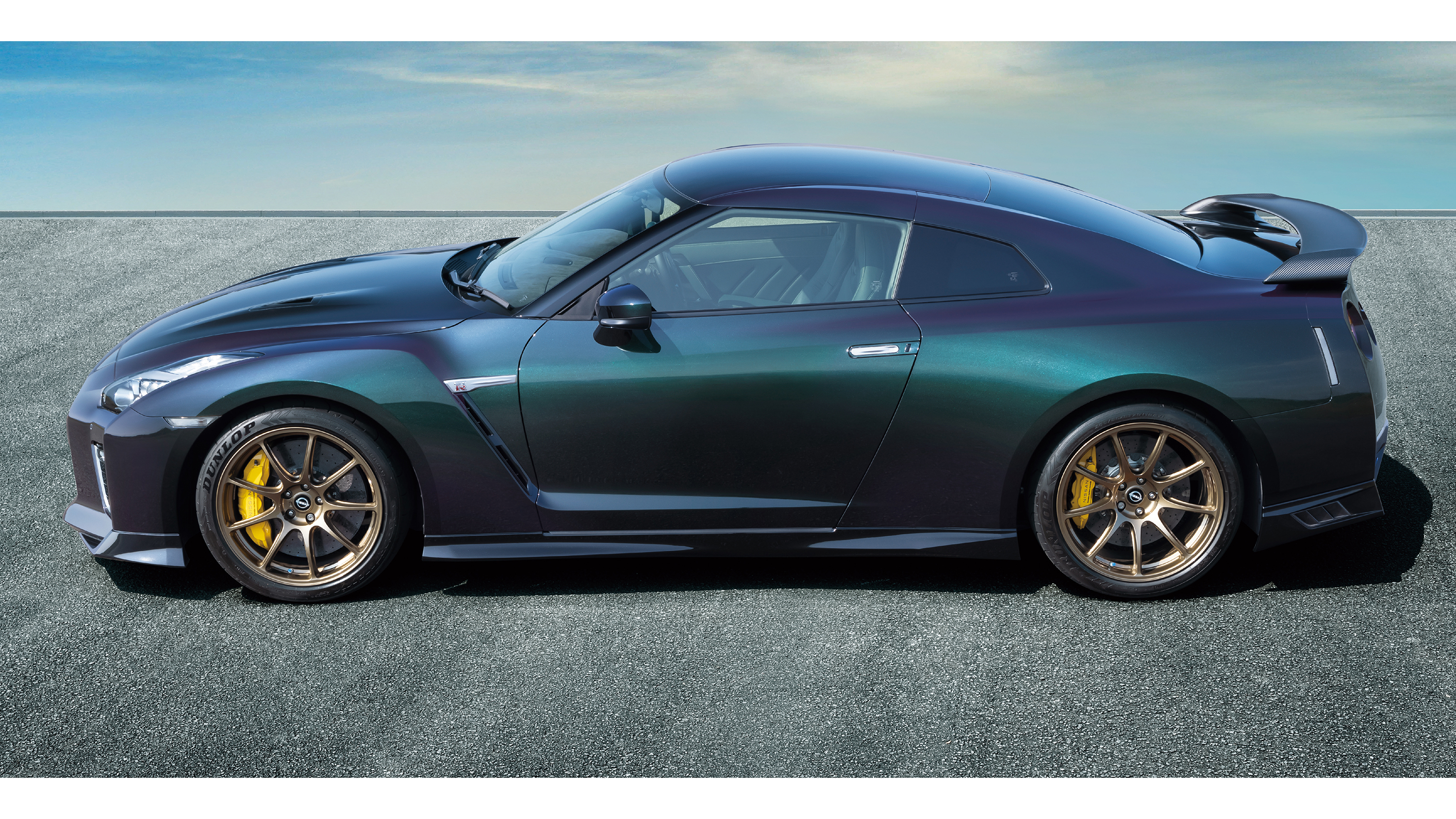 Nissan GT-R T-spec Midnight Purple paint MY22 bronze RAYS