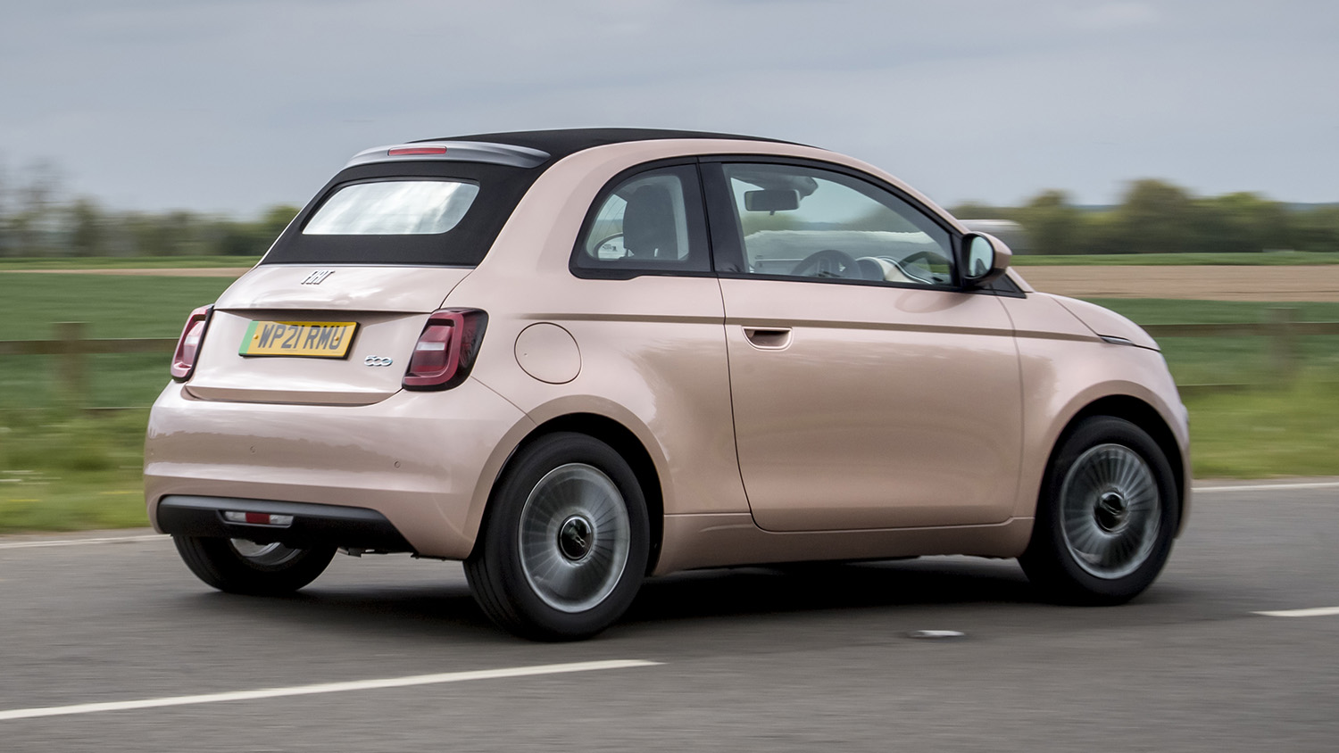 Fiat 500C rear view dynamic