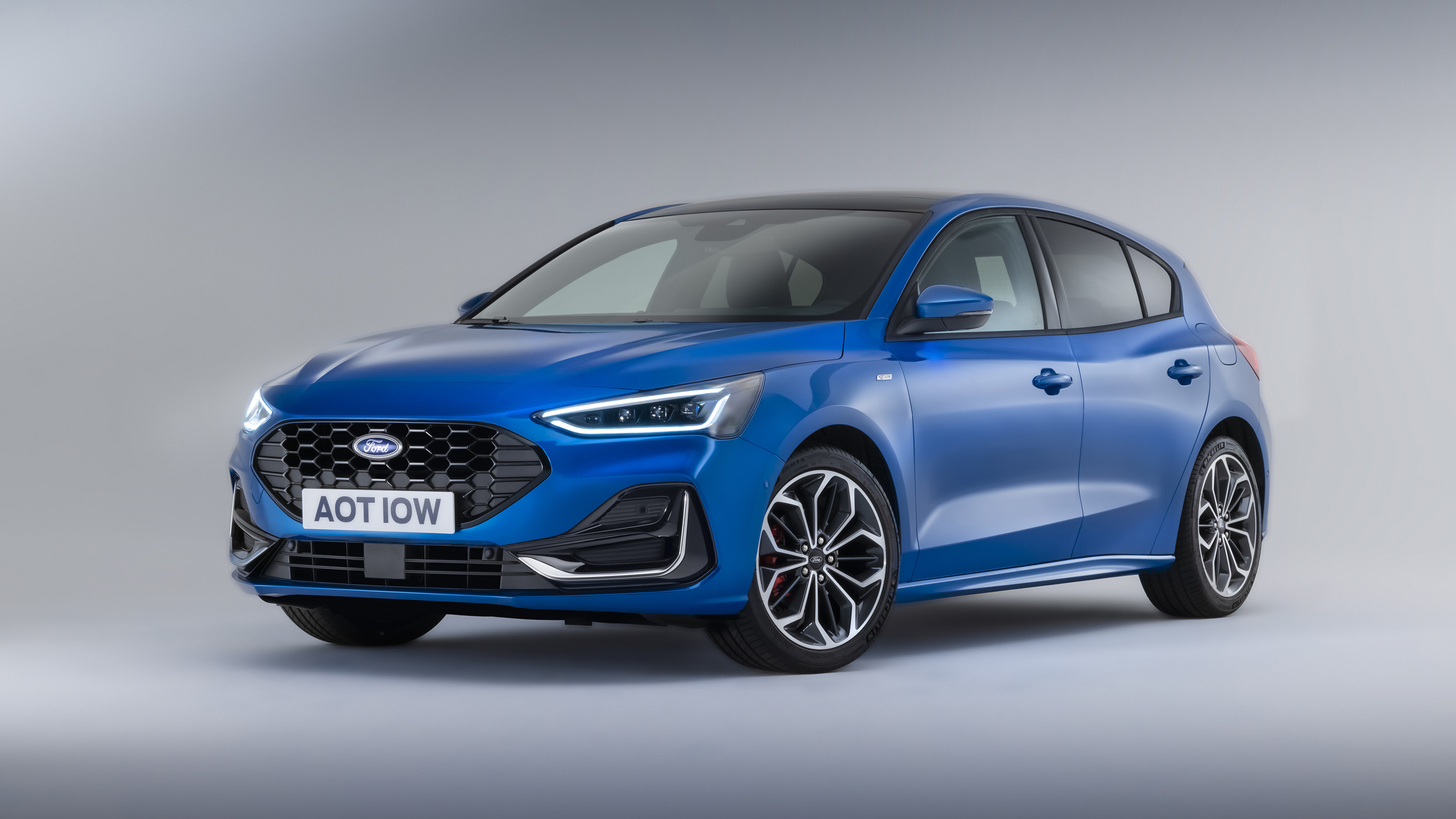 2021 Ford Focus blue hatchback front