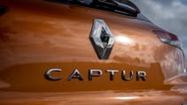 Renault Captur E-Tech Hybrid R.S Line badging