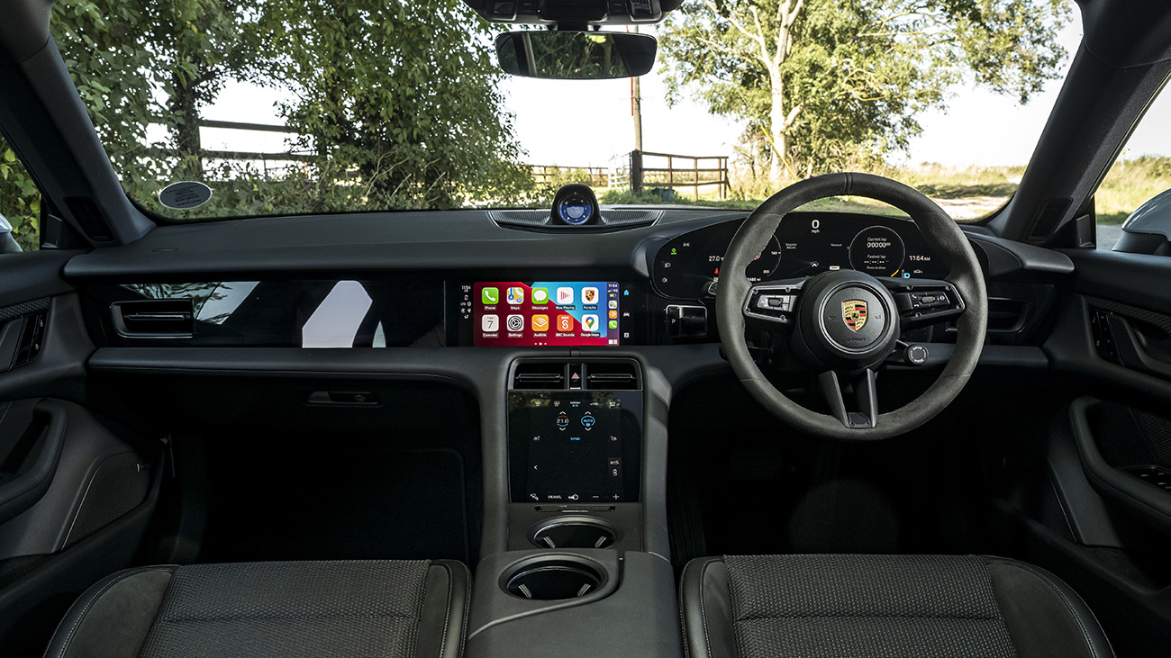 Porsche Taycan 4S Cross Turismo interior dashboard