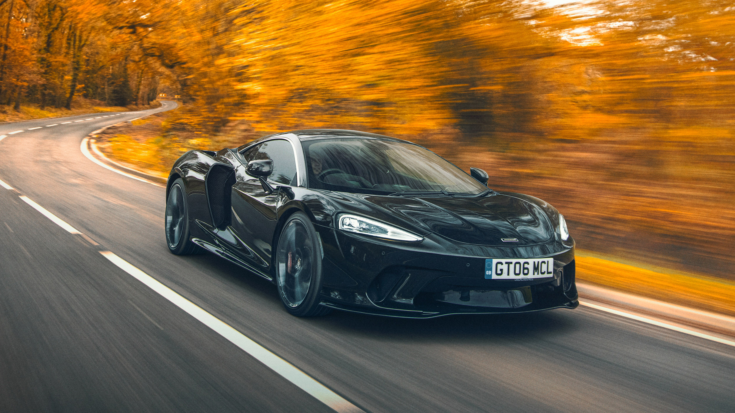 McLaren GT black