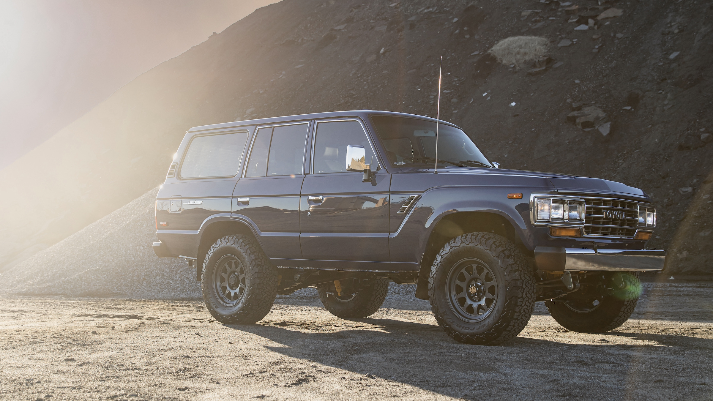 Toyota Land Cruiser FJ62 restomod