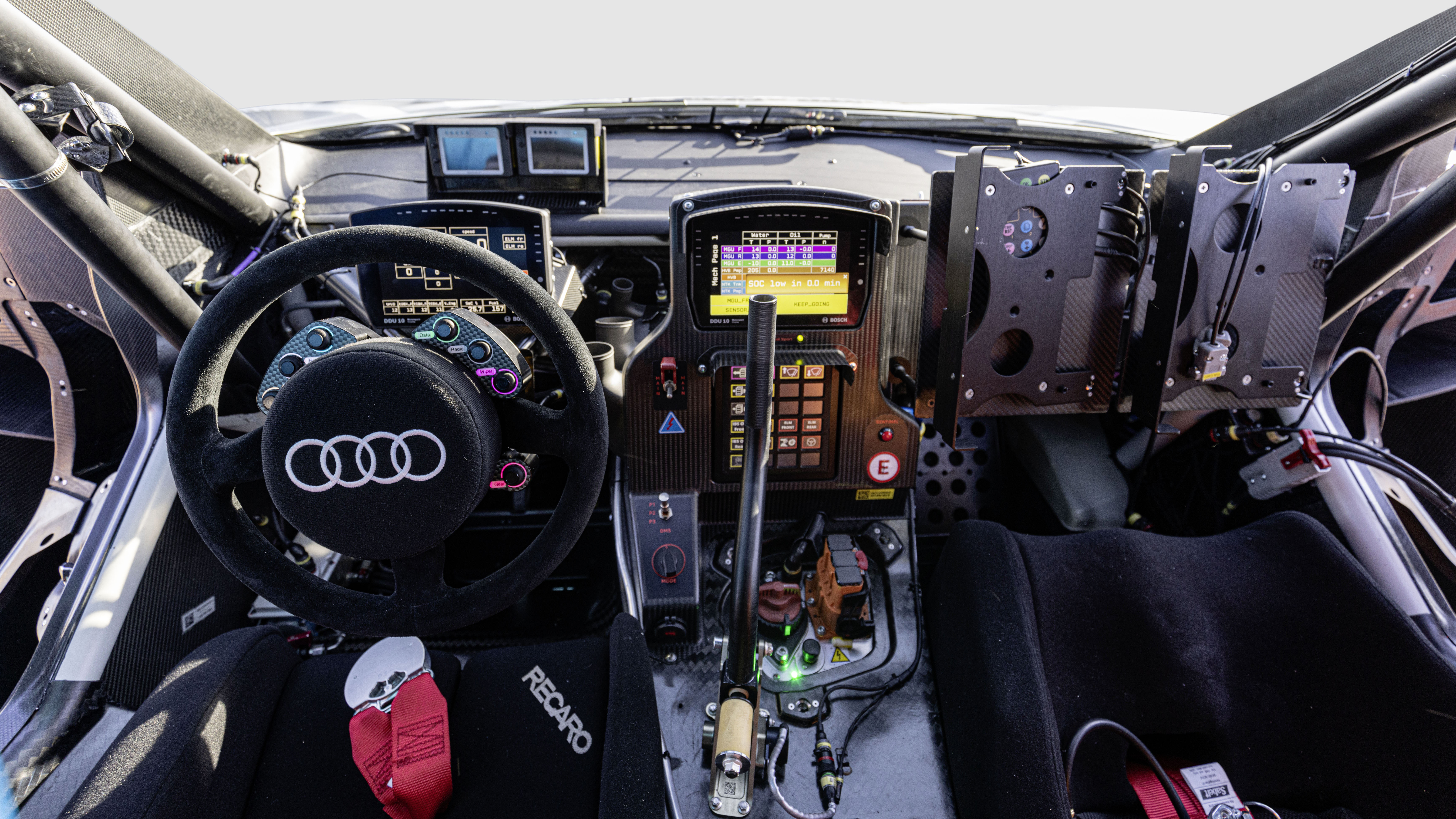 Audi RS Q e-tron cockpit 2021