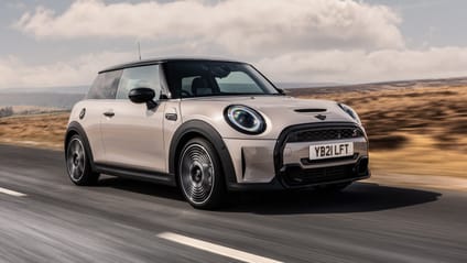 How many cars did Mini sell in 2021? 302,144