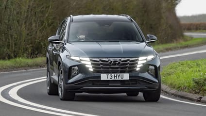 How many cars did Hyundai sell in 2021? 3,890,981