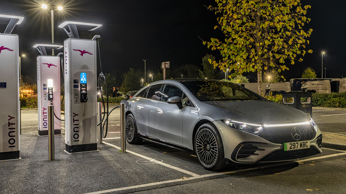 Mercedes-Benz EQS charging