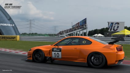Nissan_Silvia_spec-R_Aero_(S15)