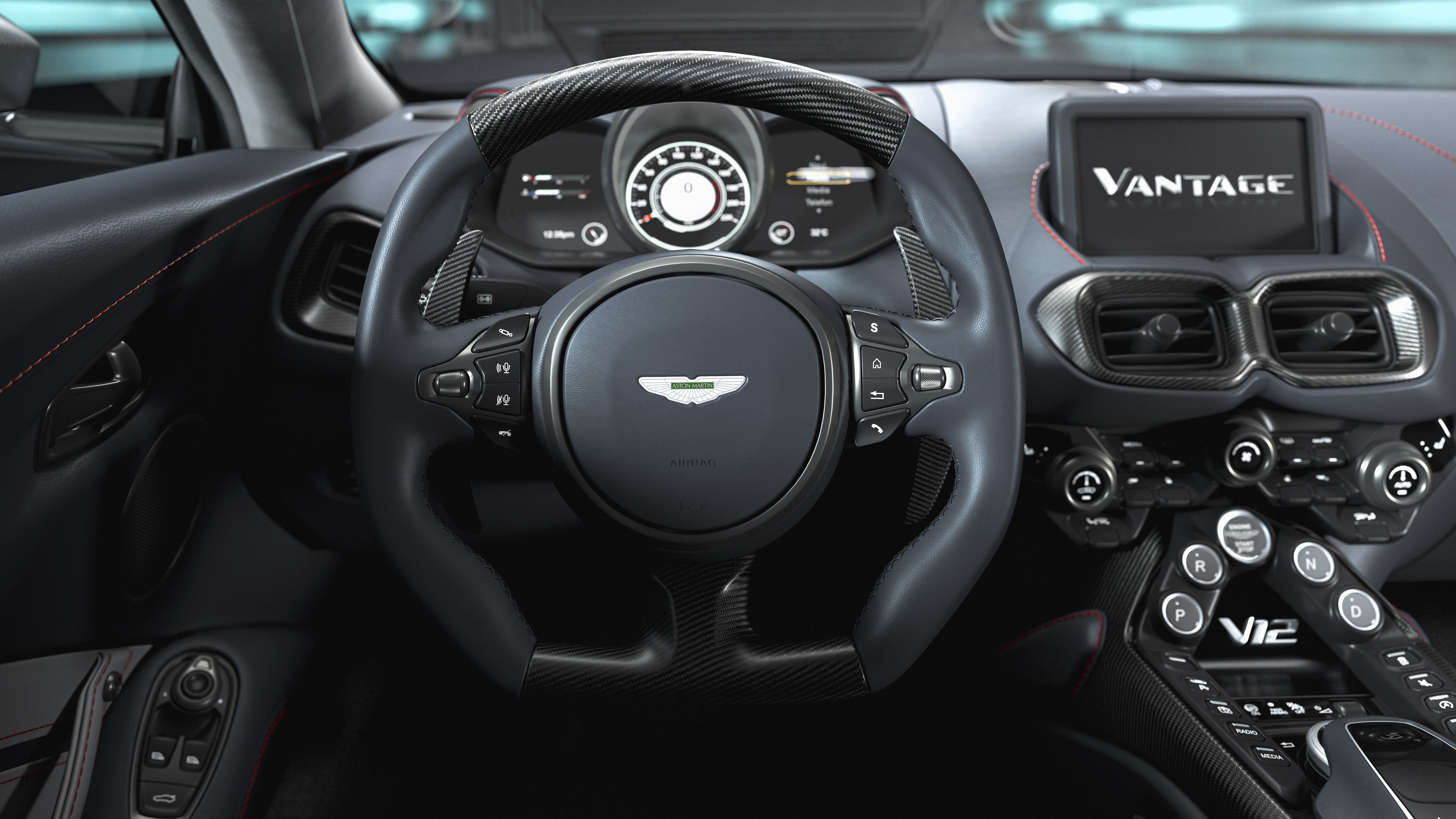 Aston Martin V12 Vantage 2022