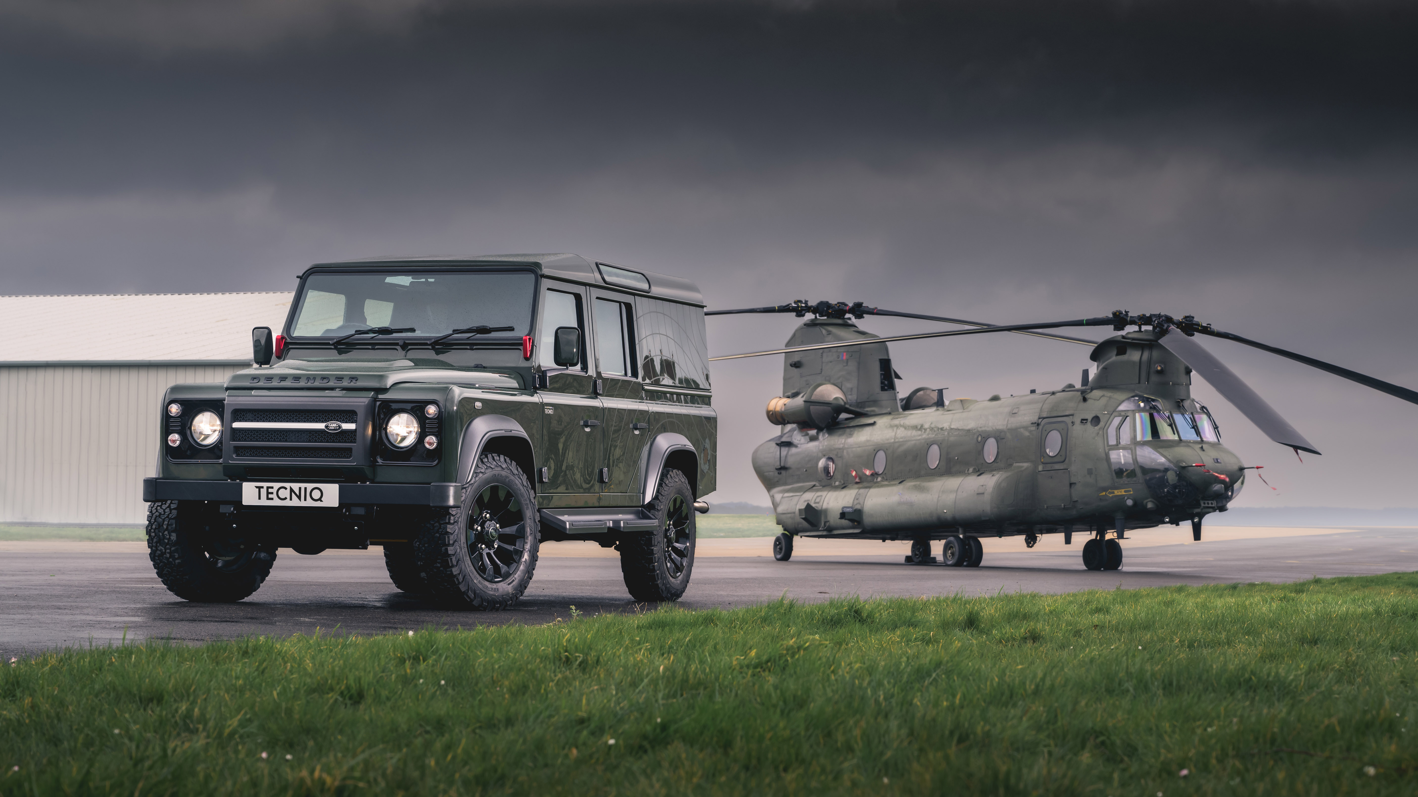 Q40 Defender by TECNIQ Top Gear