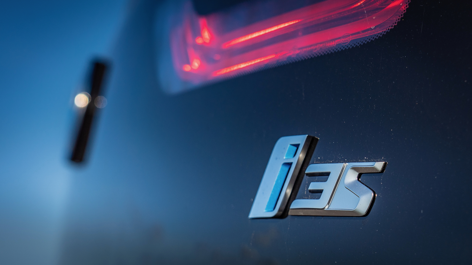 BMW i3 badge