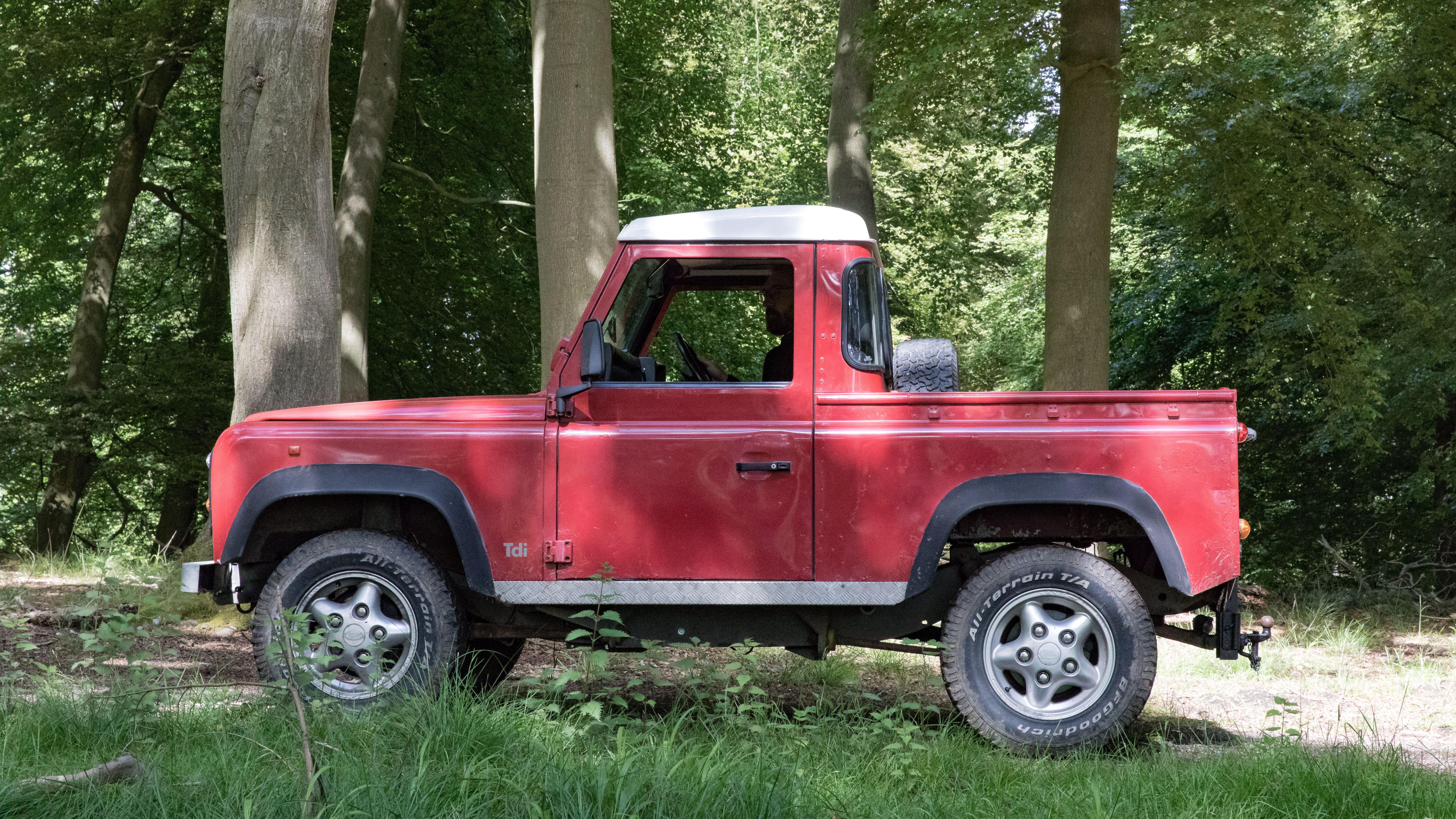 Electrogenic Land Rover Defender