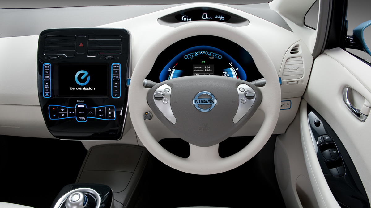 Nissan Leaf MkI interior dashboard