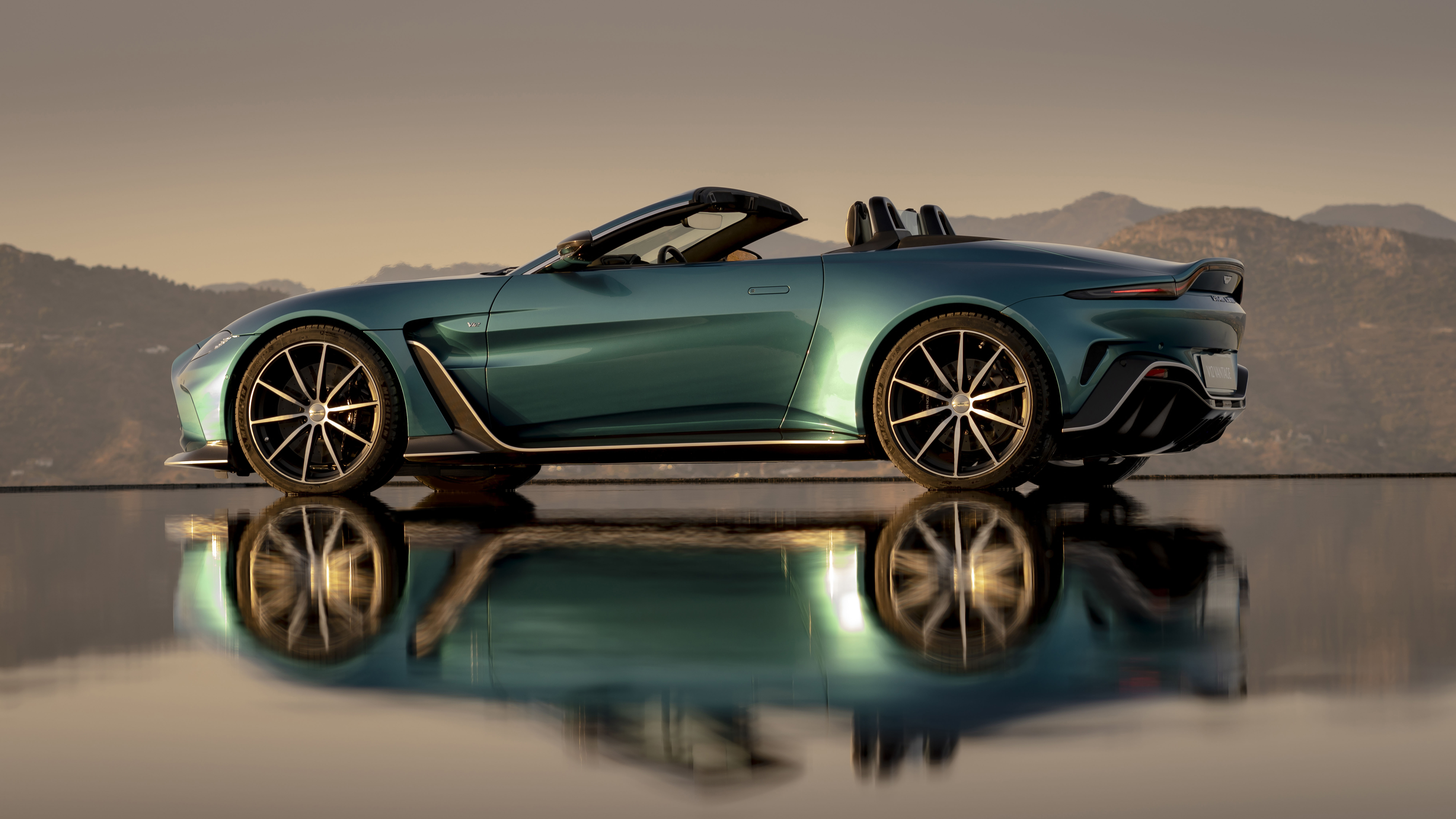 Aston Martin V12 Vantage Roadster Top Gear