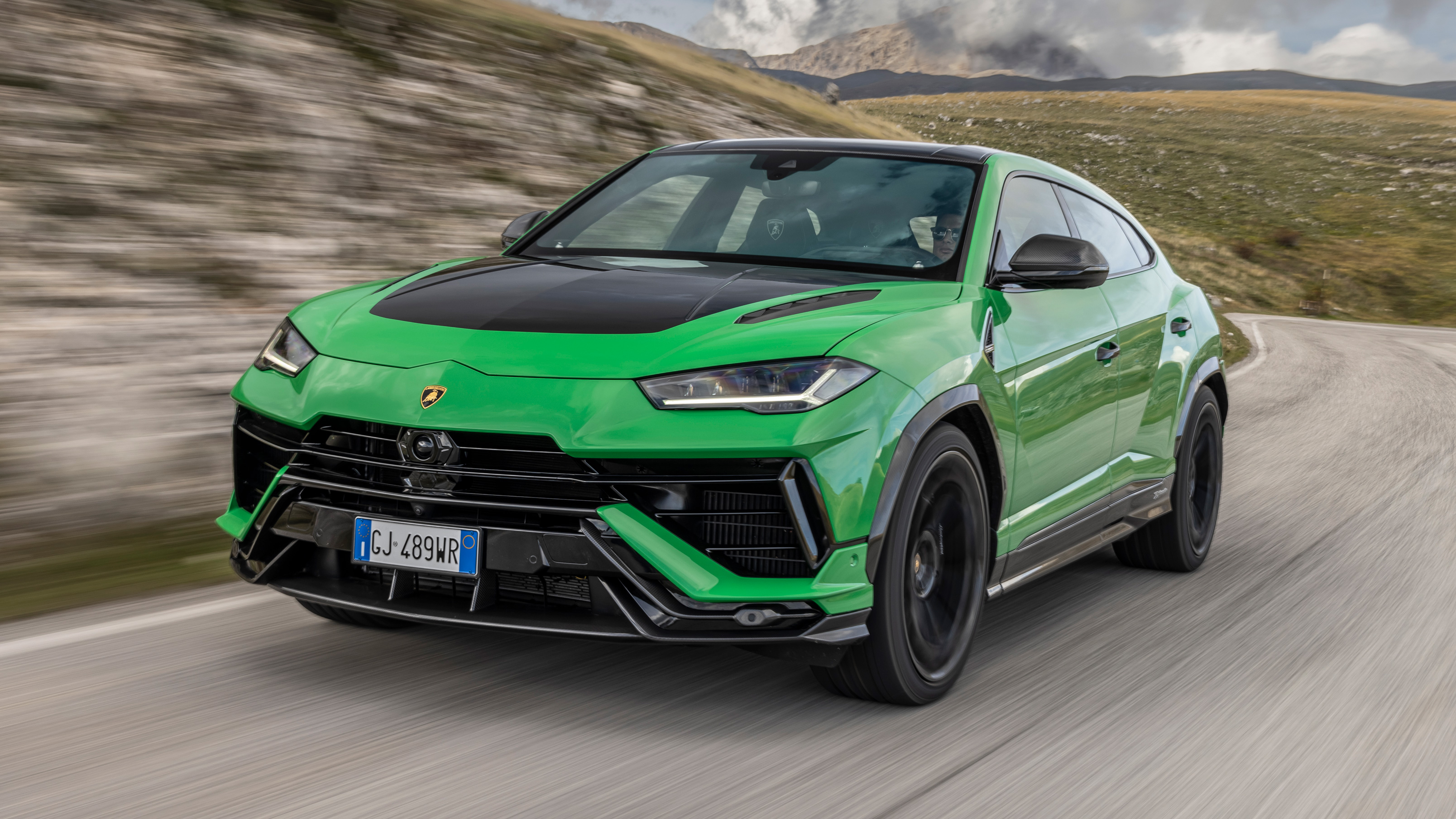 Lamborghini Urus Performante front