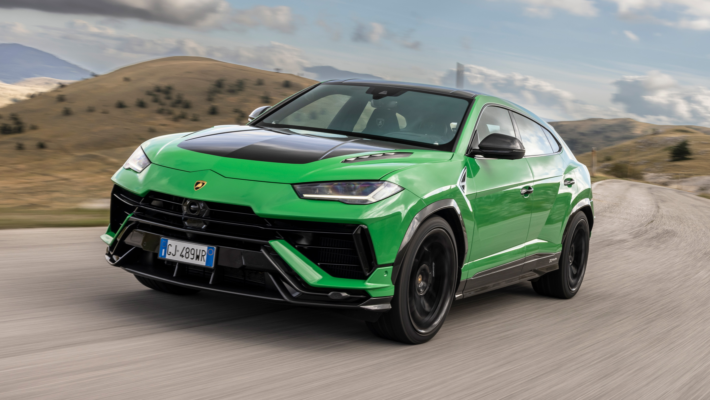 Lamborghini Urus Performante front