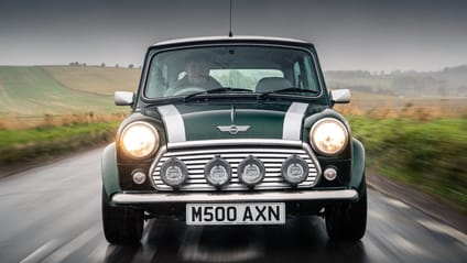 (2022) Mini Electric vs Mini Cooper (2000)