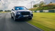 Bentley Bentayga Hybrid Track vs Alpine