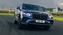 Bentley Bentayga Hybrid Track vs Alpine