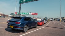 Bentley Bentayga Hybrid Track vs Alpine