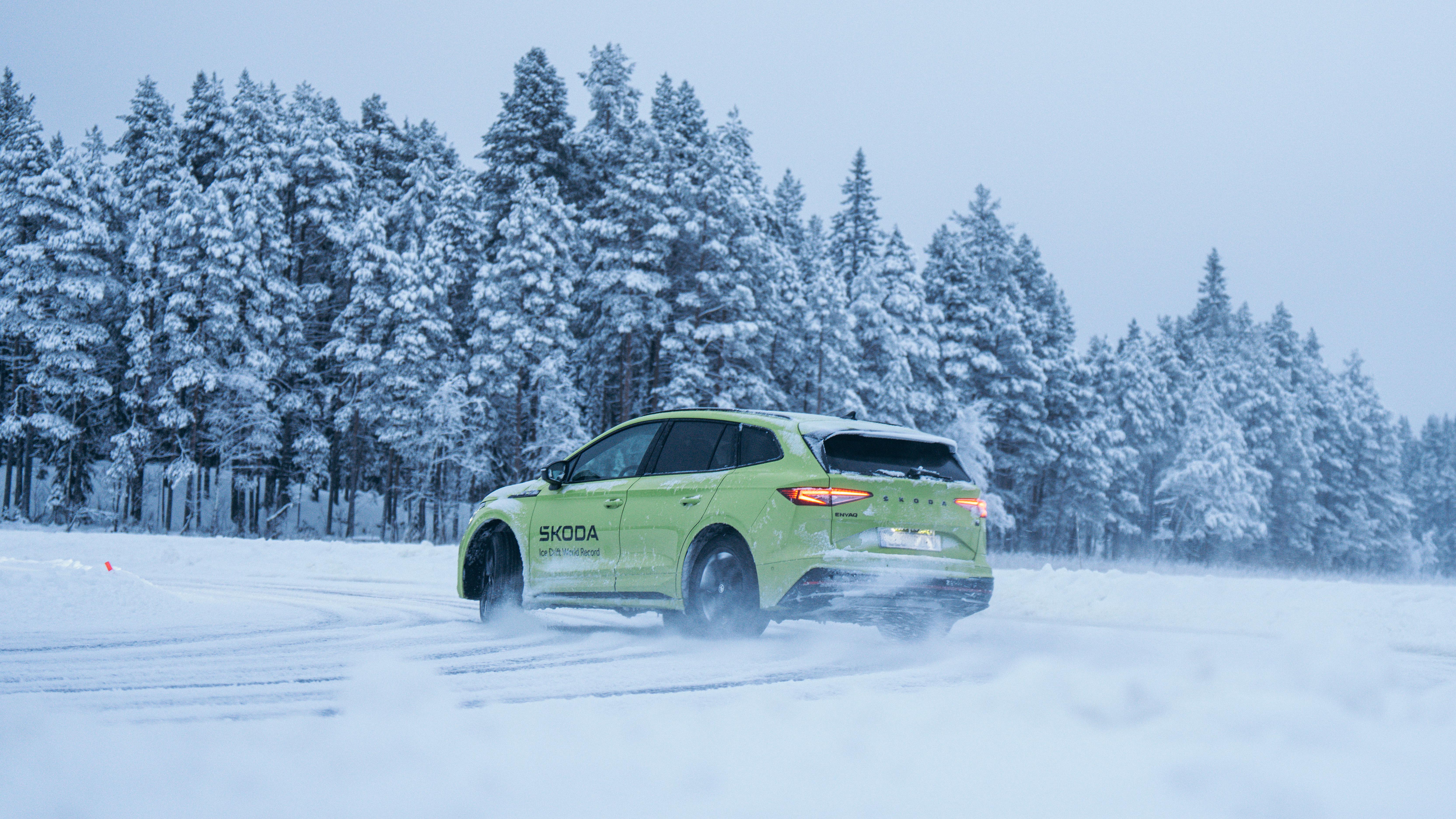 Skoda Enyaq iV vRS drifting rear