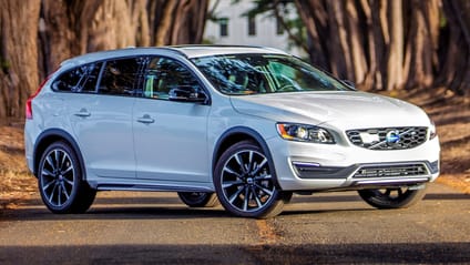 Static shot of Volvo V60 Cross Country