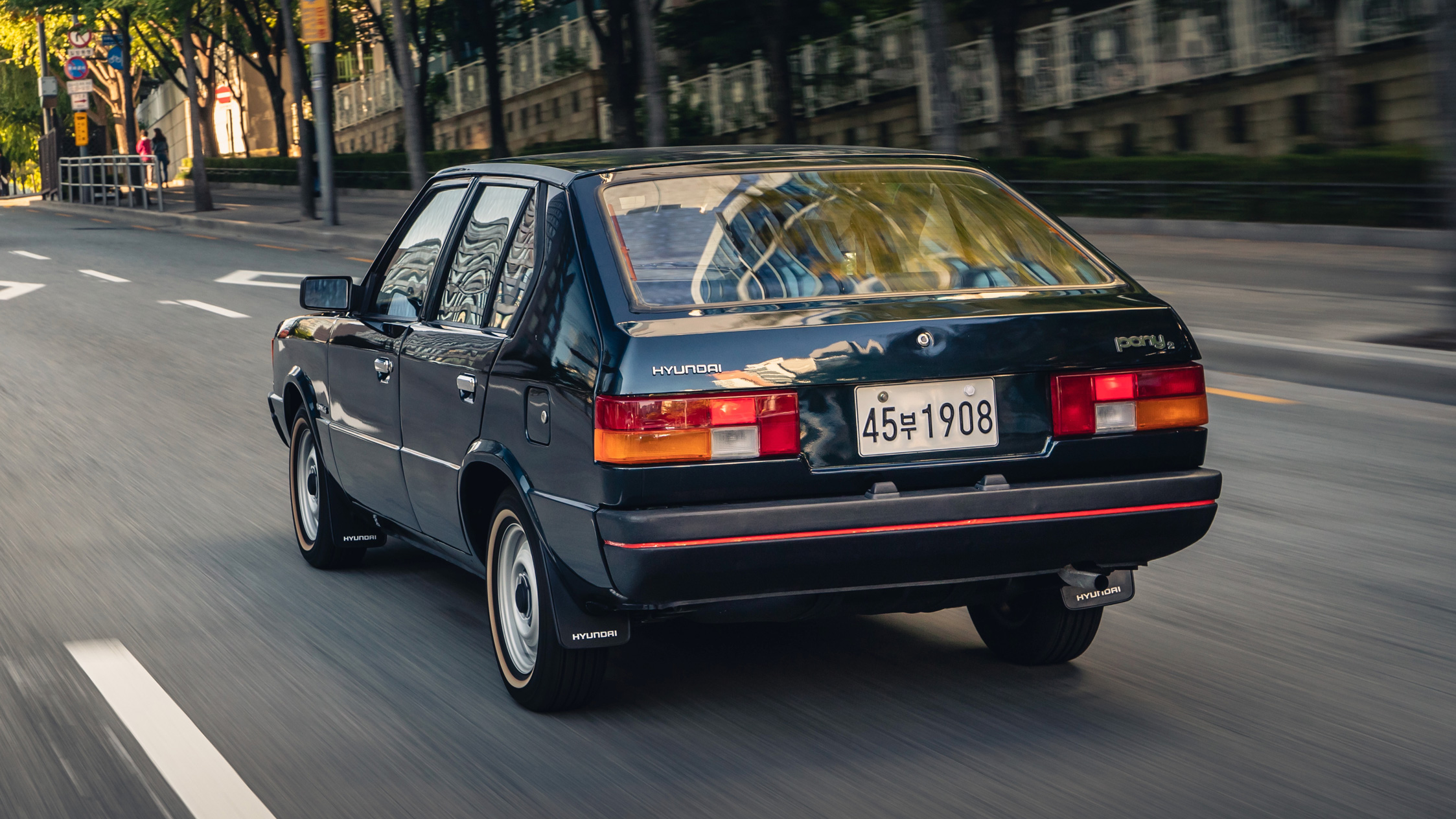 Hyundai Pony rear