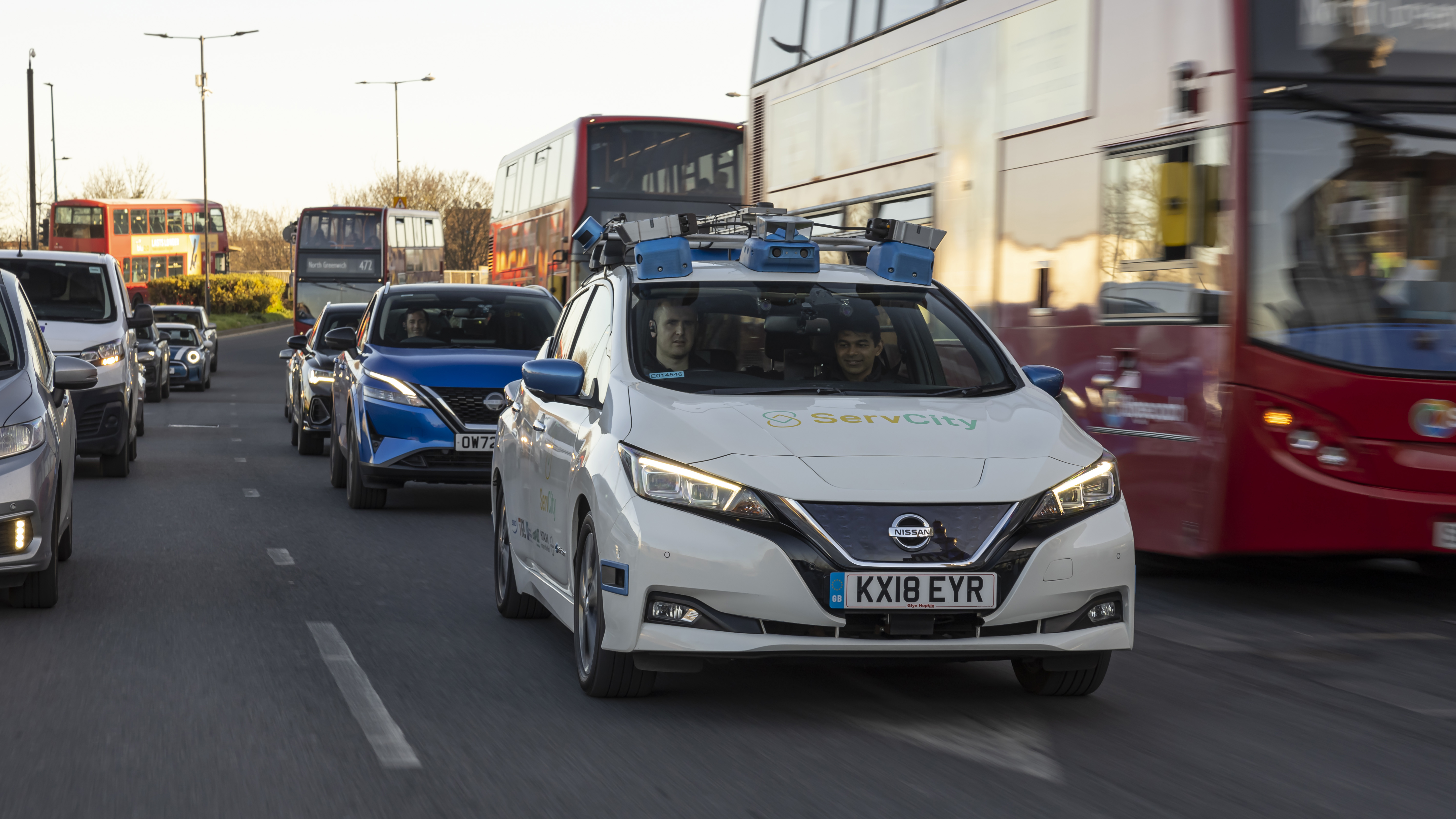 Nissan has built a self-driving Leaf that *worked* in city traffic. Here's how