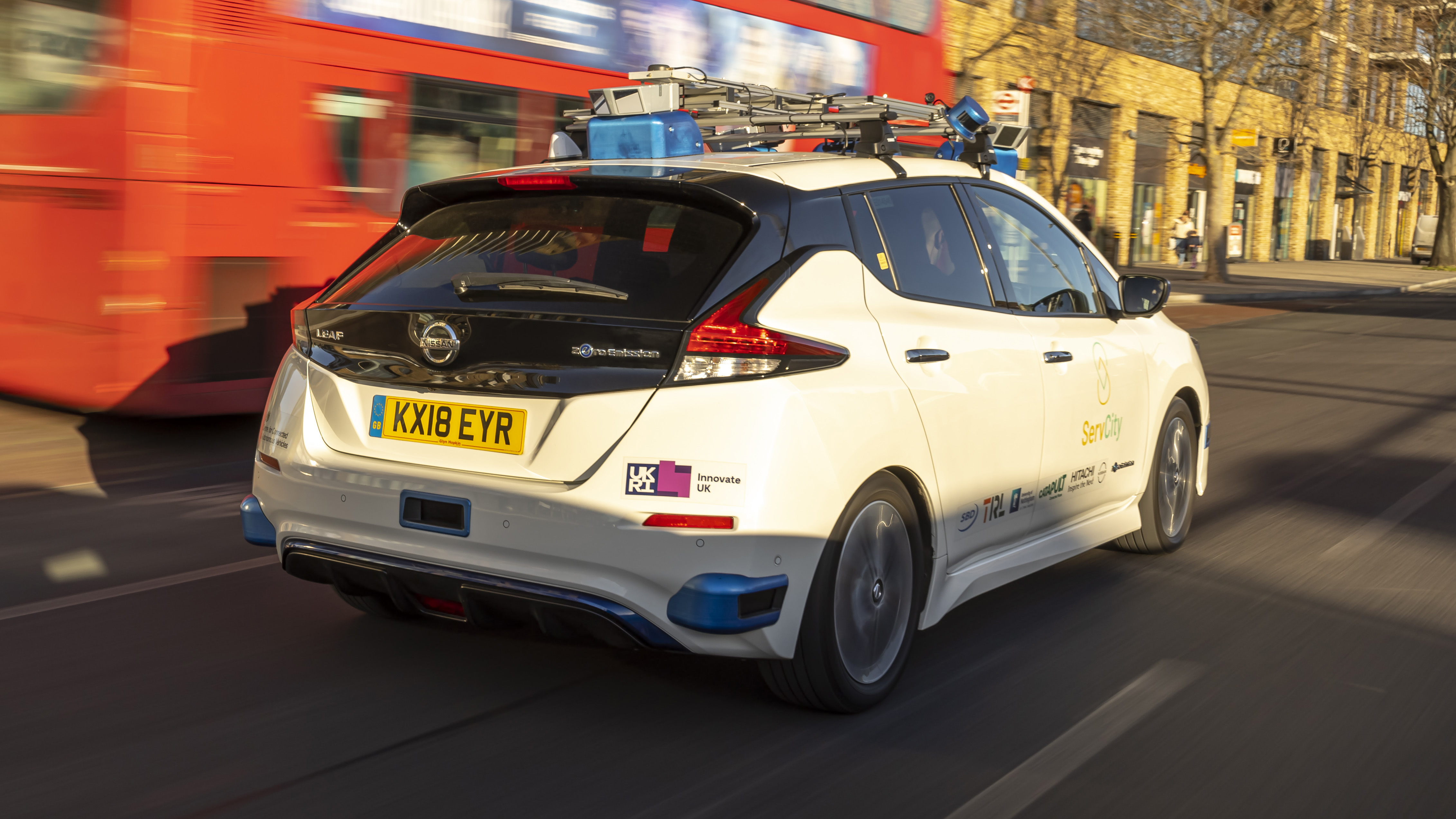 Nissan has built a self-driving Leaf that *worked* in city traffic. Here's how