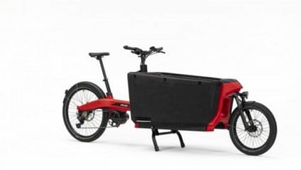 DOUZE Cycles x La mobilité Toyota cargo e-bike studio shot