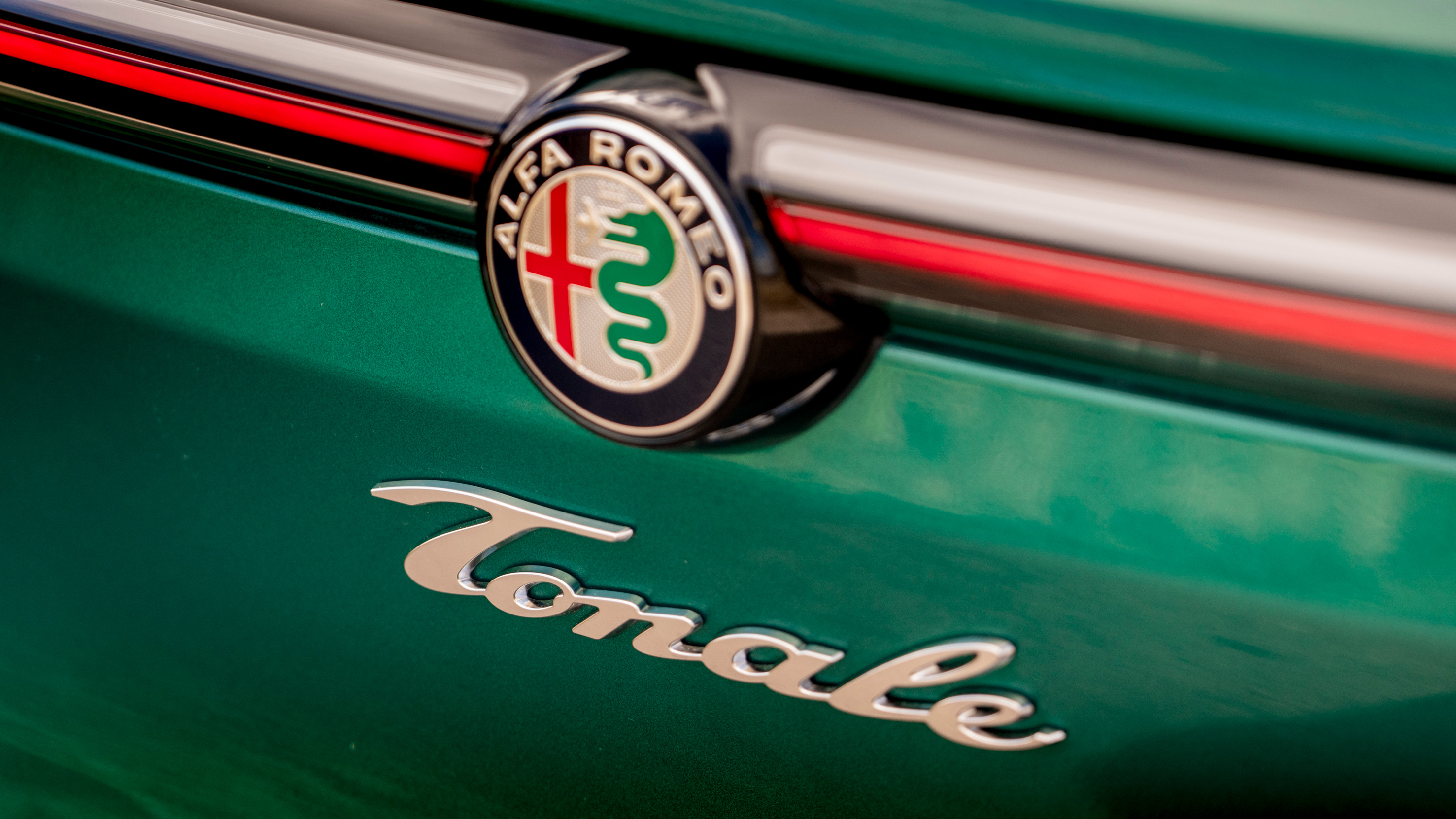 Alfa Romeo Tonale badge