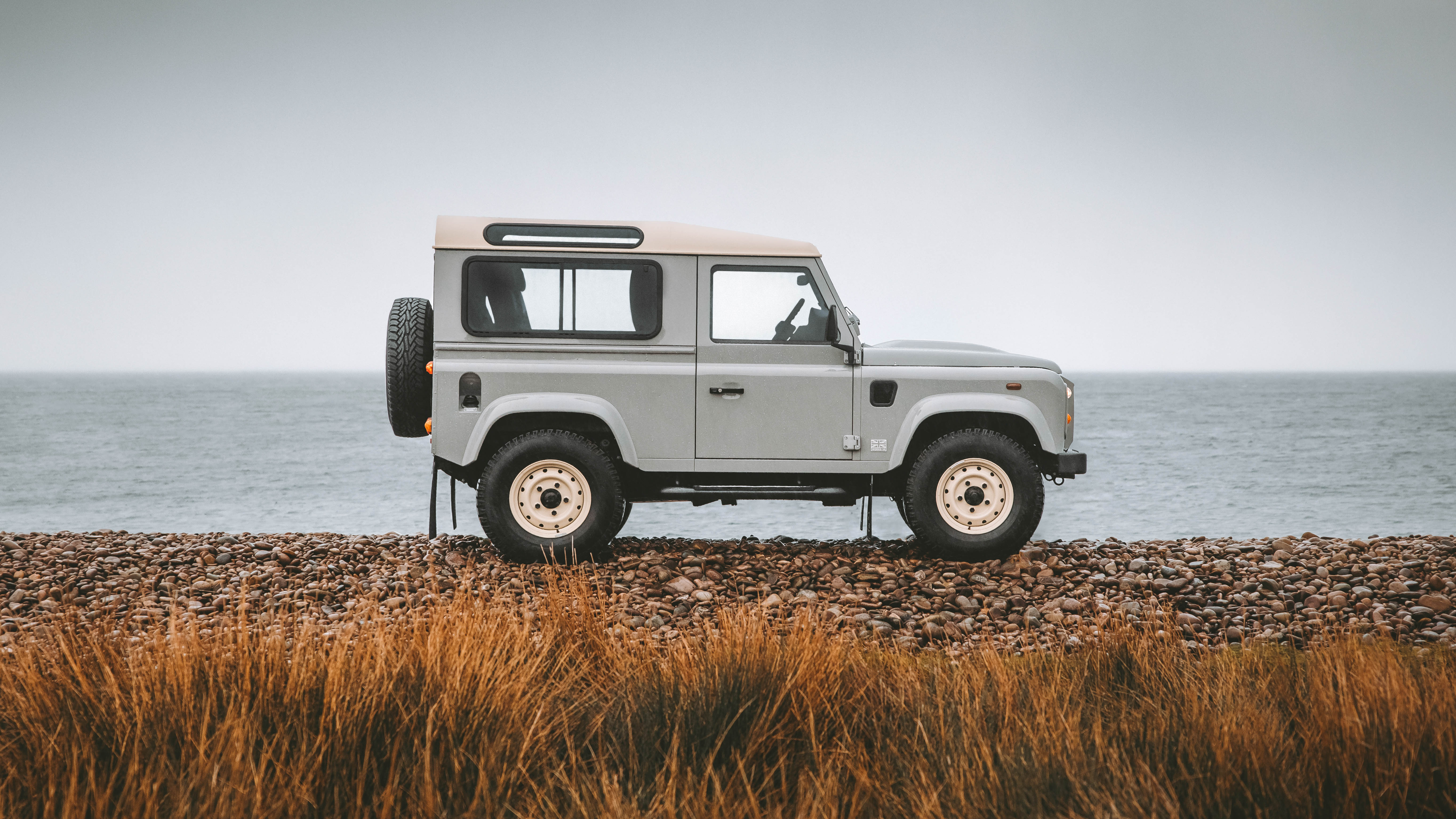 LAND ROVER CLASSIC DEFENDER WORKS V8 ISLAY EDITION Top Gear