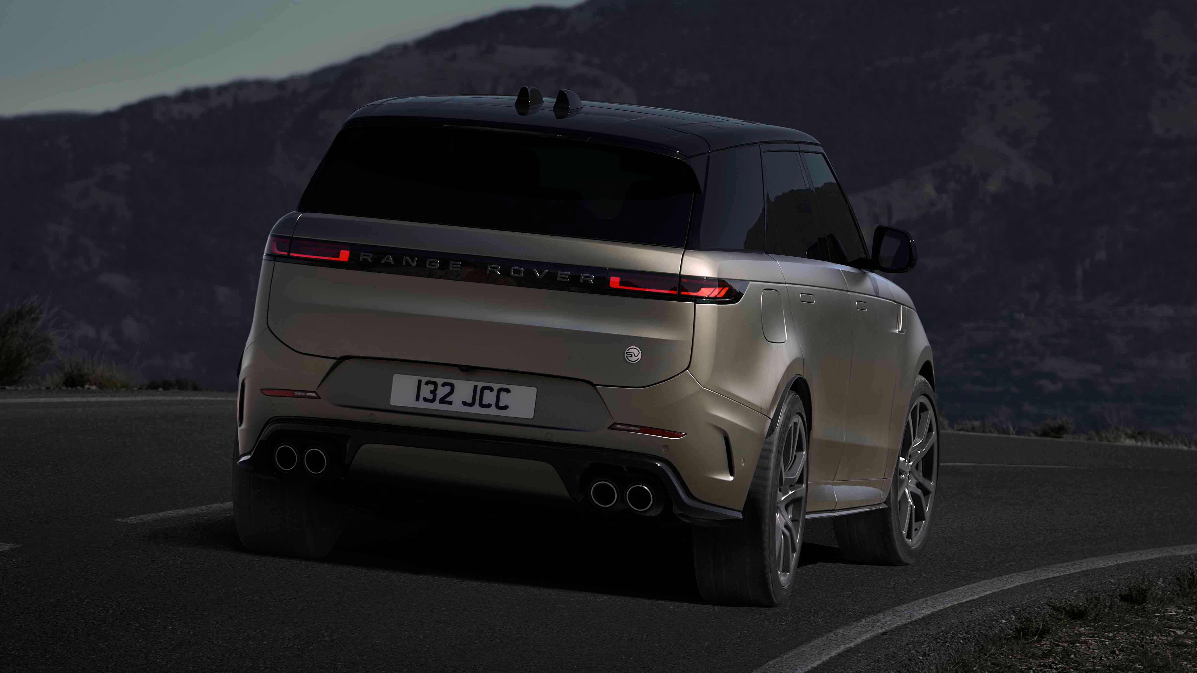 Range Rover SV revealed 2023