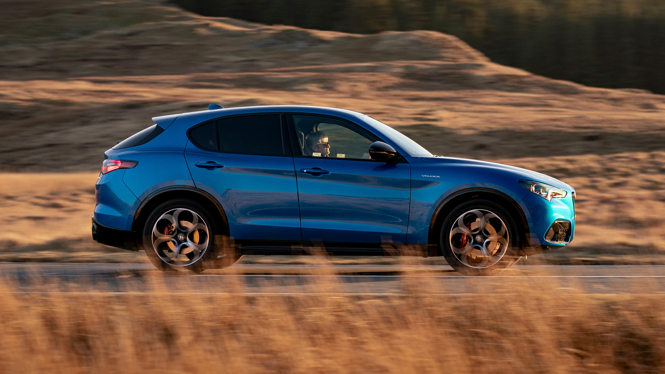 Alfa Romeo Stelvio profile