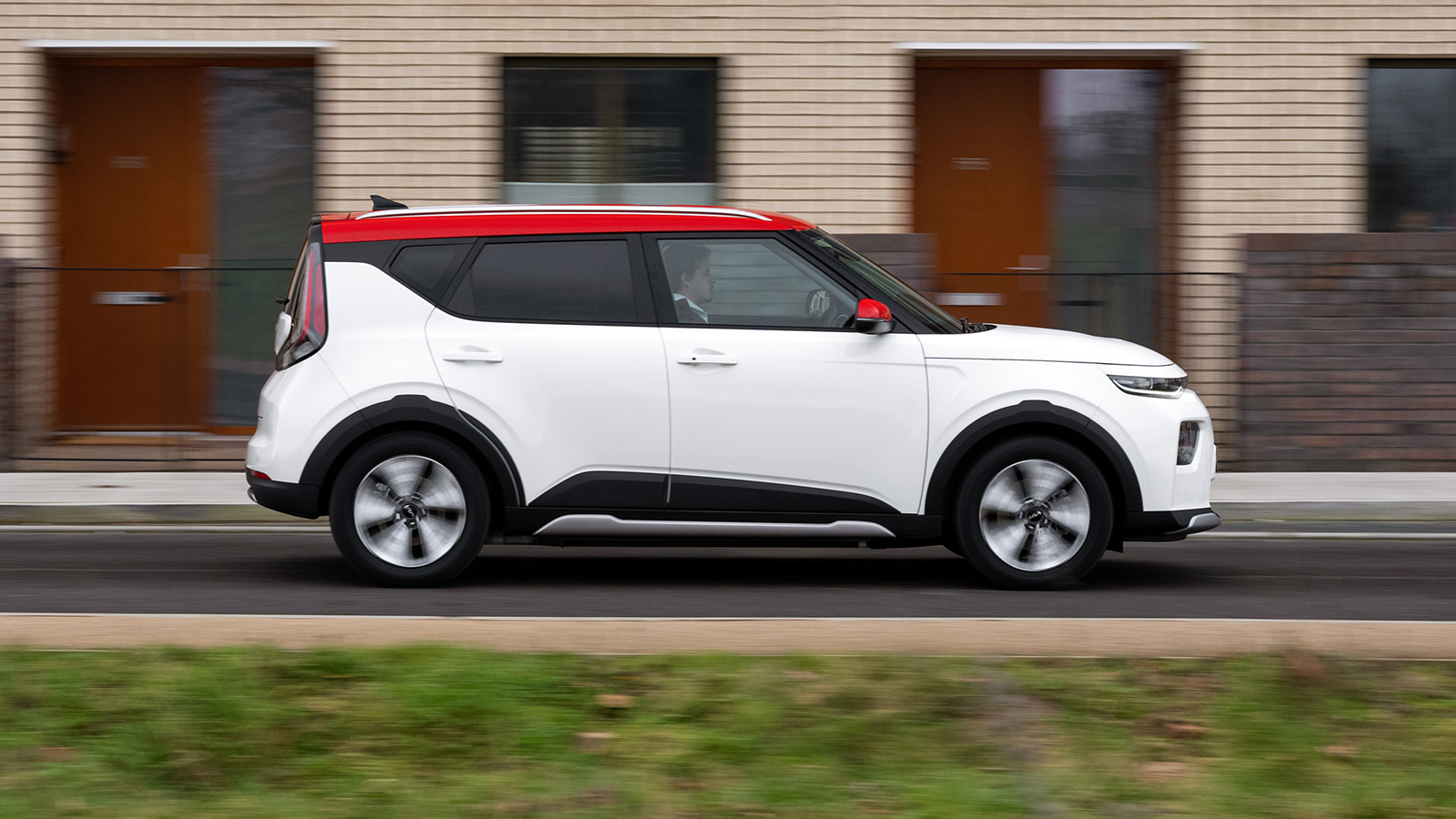 Kia Soul EV dynamic side view