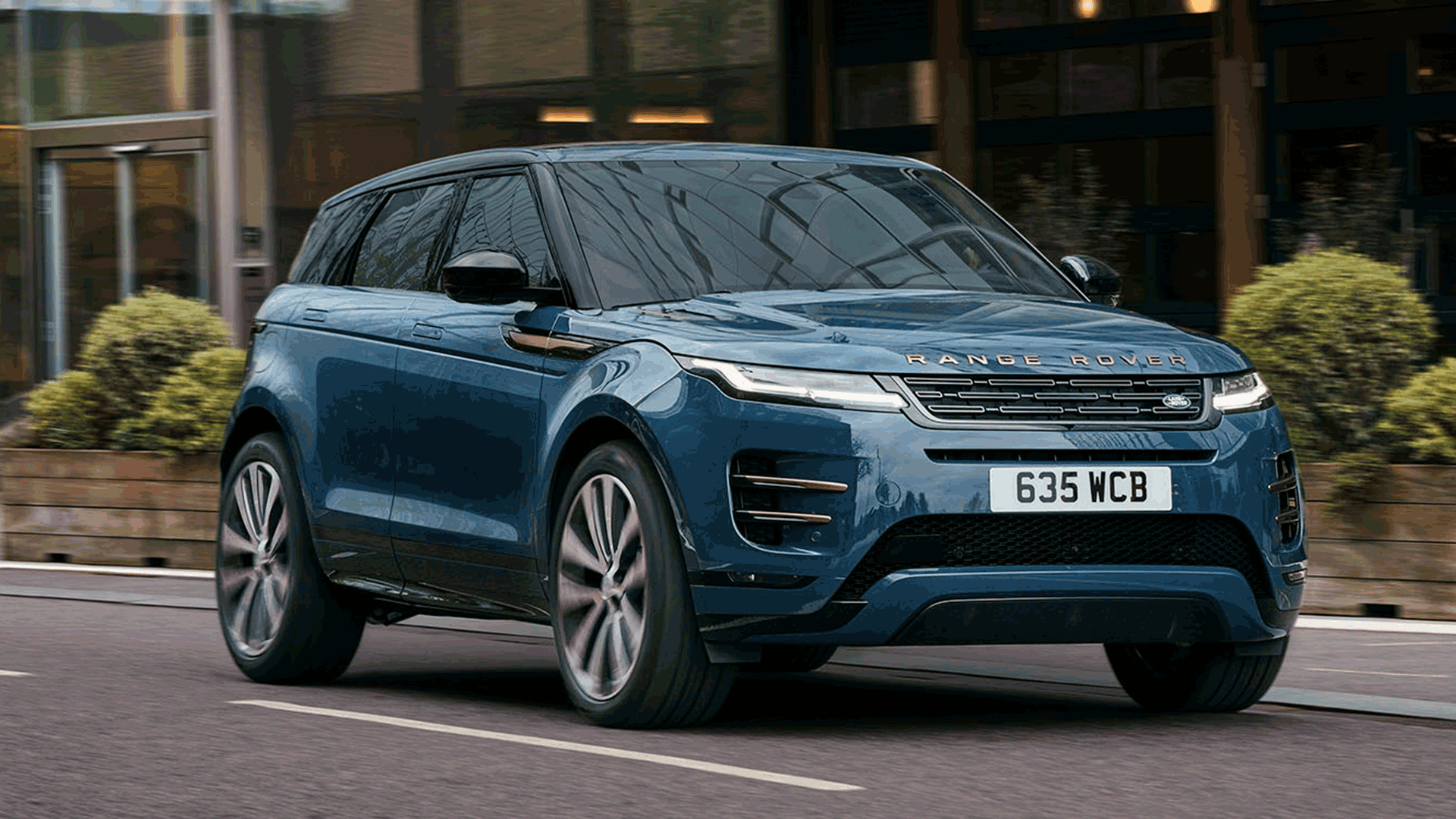 Static shot of new RR Evoque with street backdrop