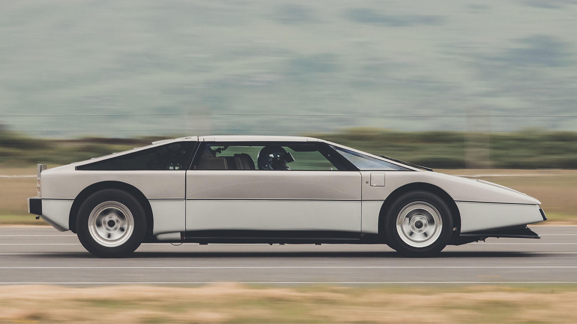 The Aston Martin Bulldog attempts and achieves 200mph dream milestone