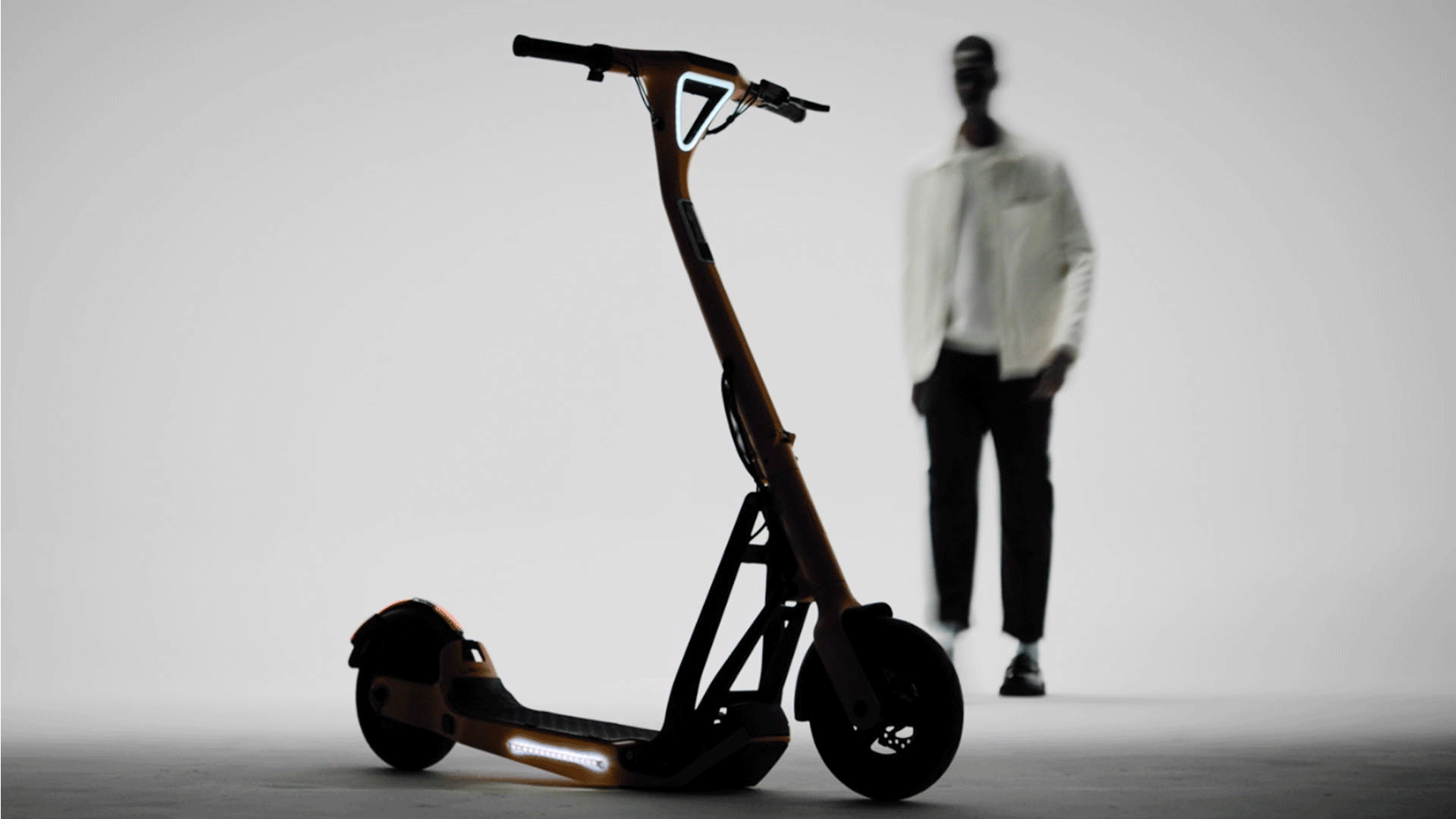 Static shot of Lavoie Series 1 e-scooter