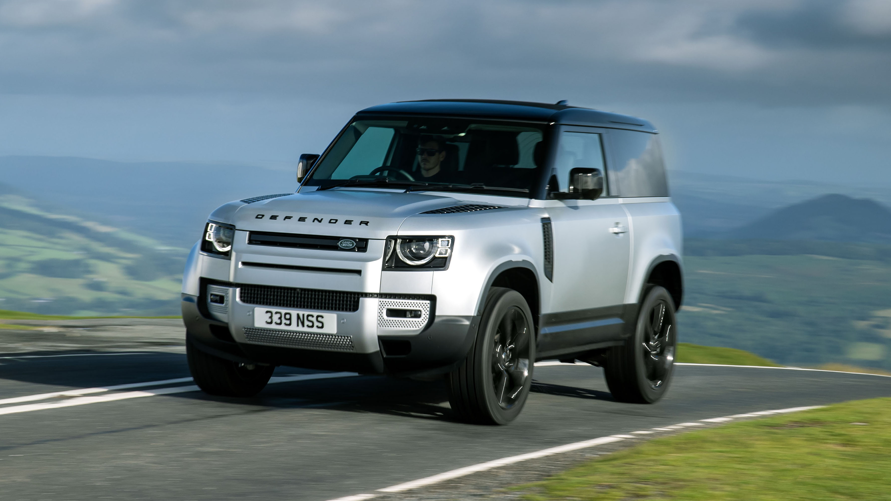 Land Rover Defender 90 front