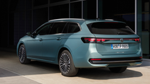 The new 2024 VW Passat Variant in green in a static rear shot