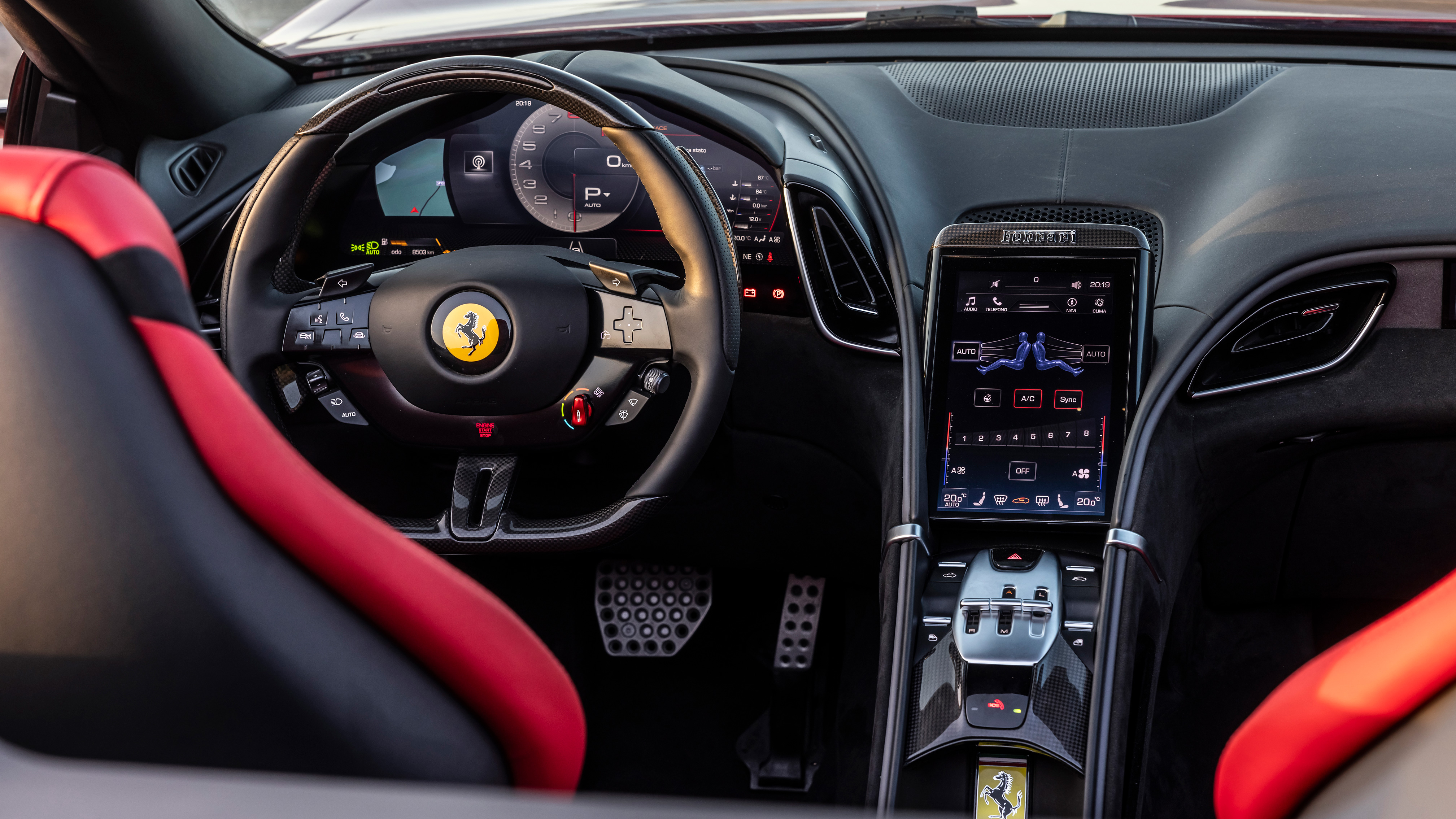 Ferrari Roma Spider interior