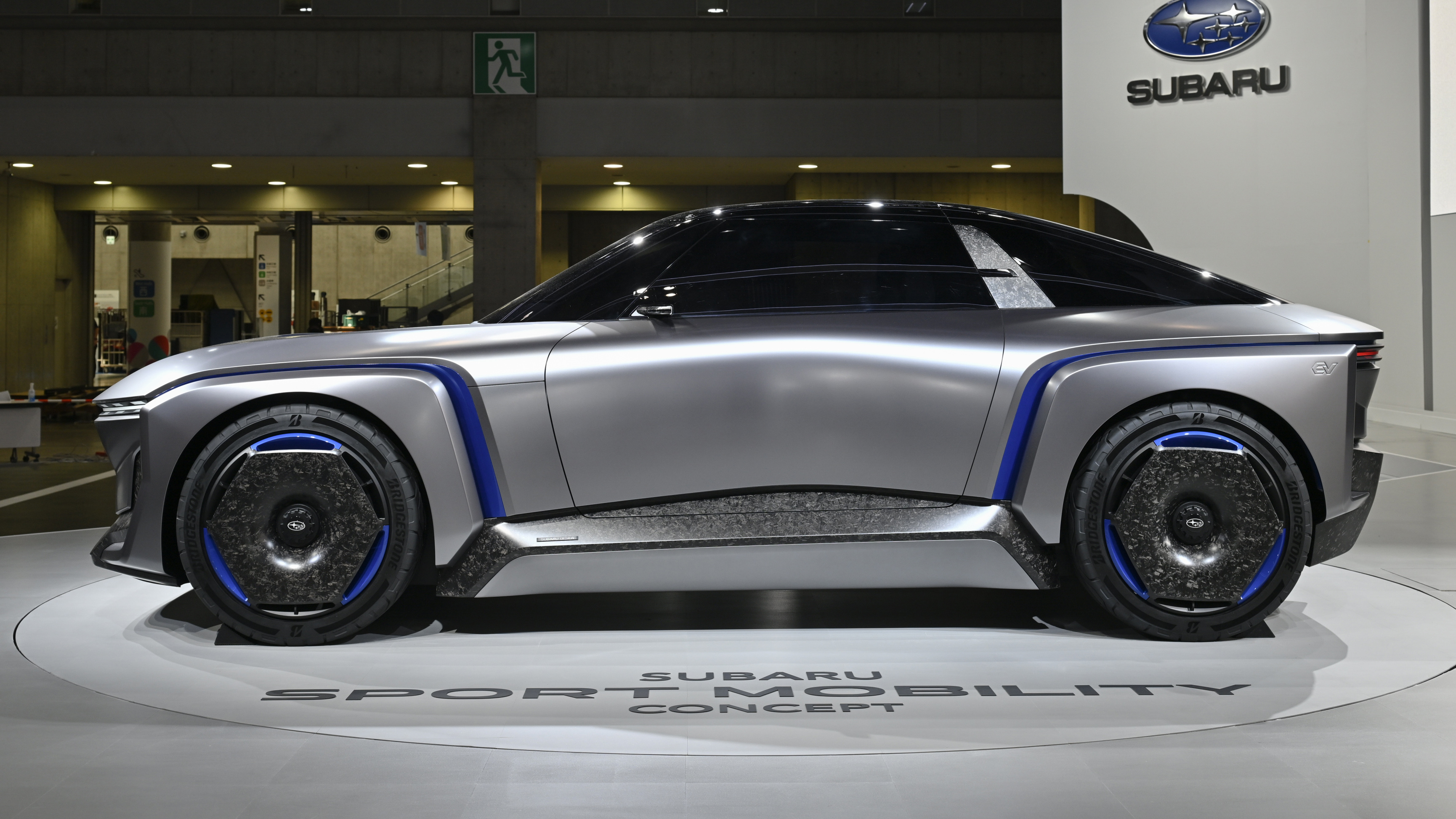 Subaru Sport Mobility concept profile