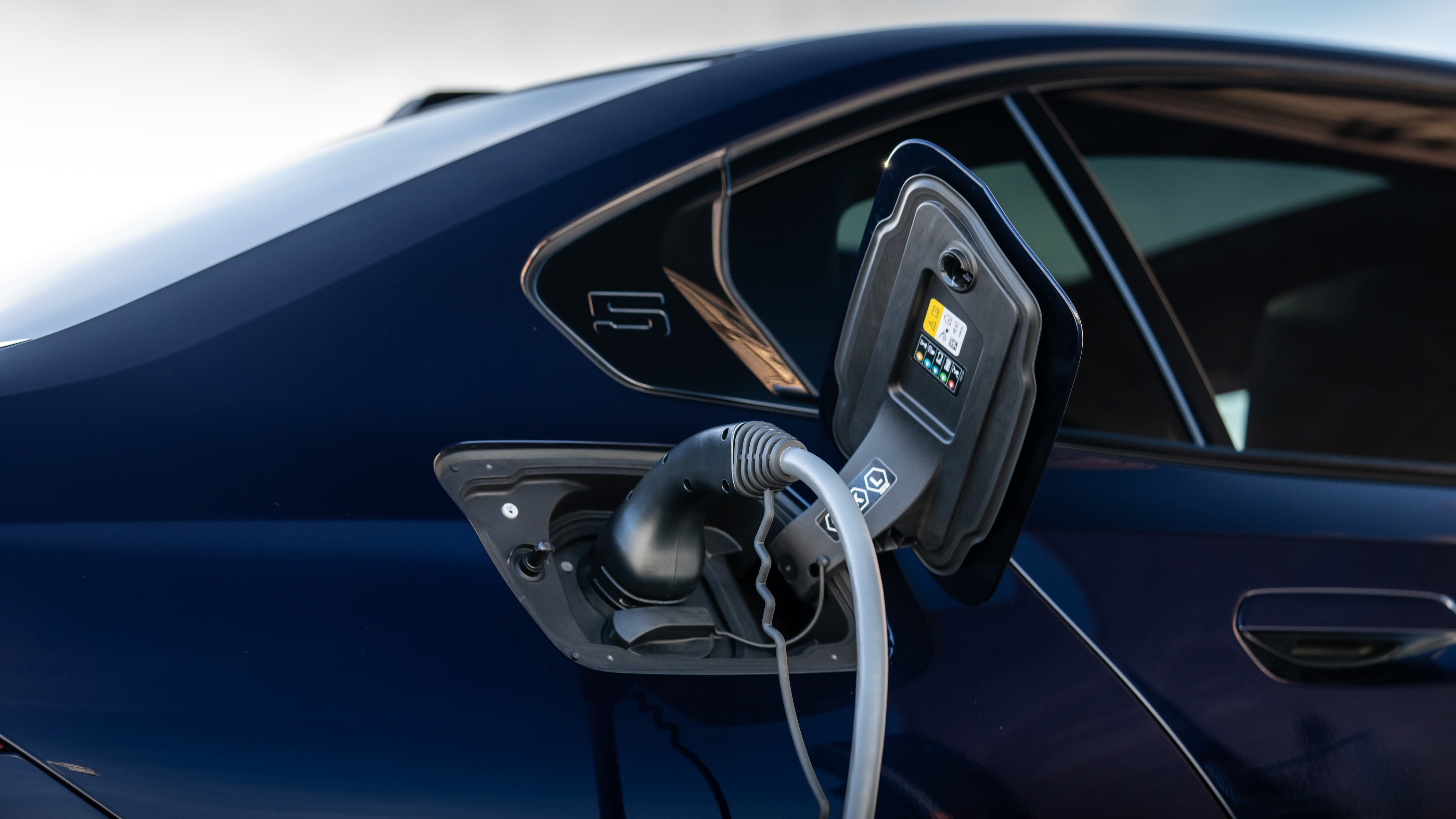 BMW i5 charging