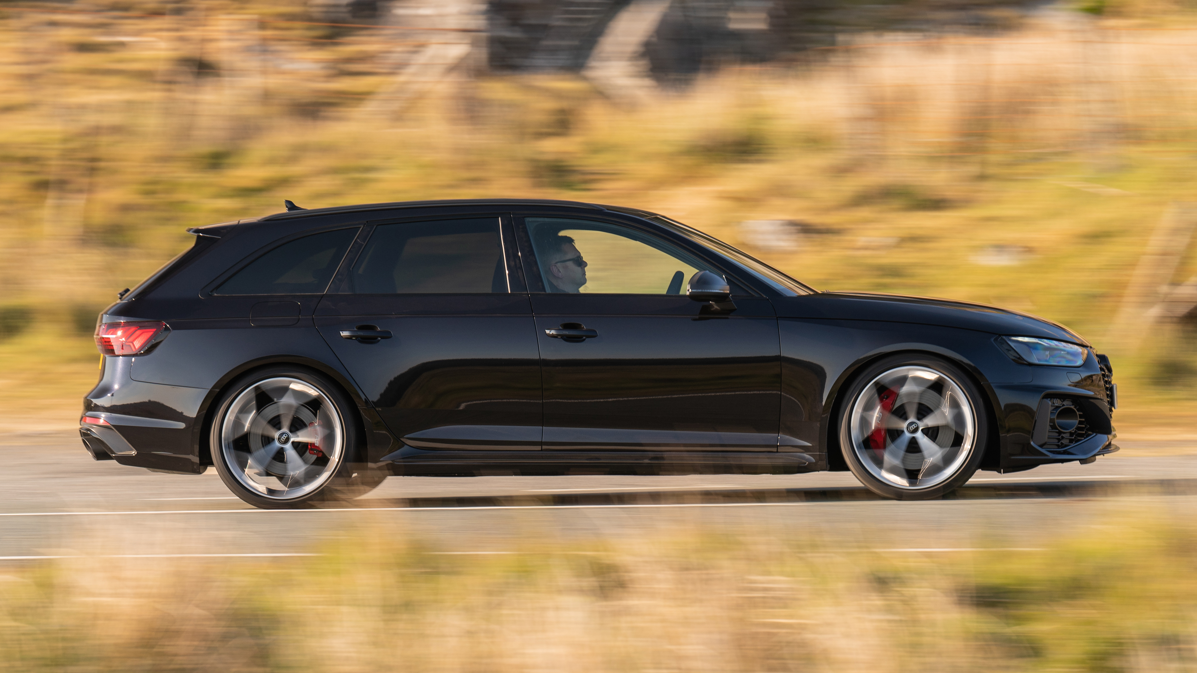 Audi RS4 Avant profile