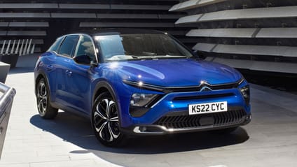 Static shot of Citroen C5 X in blue